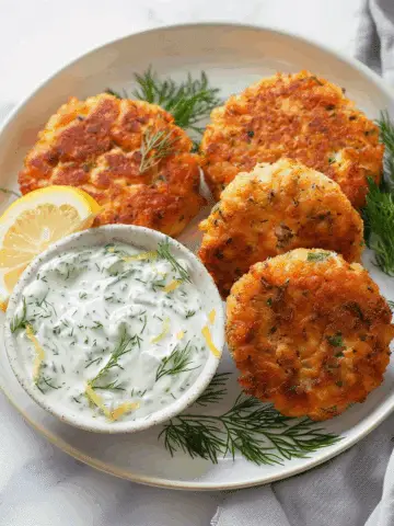 Golden Crispy Salmon Cakes with Zesty Lemon‑Dill Sauce